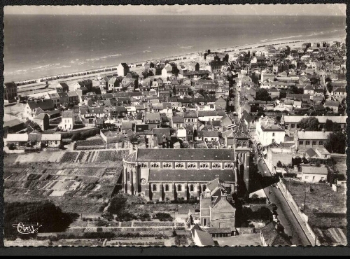 Cayeux-sur-Mer (Somme) : l'église et la ville, vue aérienne