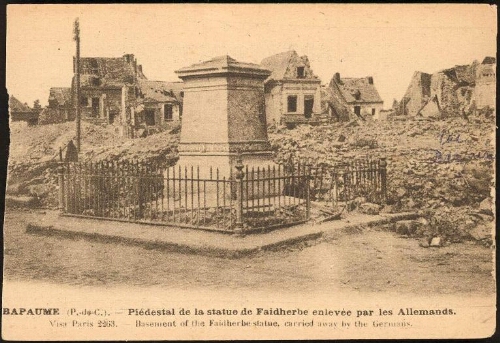 Bapaume, piédestal de la statue de Faidherbe enlevée par les allemands