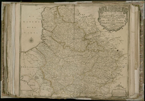 La Picardie subdivisée en pais reconquis, Boulonois, Ponthieu, Amienois, Santerre, Vermandois, et Tierrache et la partie septentrionale du gouvernement général de l’Isle de France subdivisée en pais Beauvausis, Noyonais, Laonois, Soissonois et le Valois. Le Comté d’Artois et le Cambresis. N. de Fer. P. Starckman sculps. à Paris, chez l’auteur dans l’Isle du Palais, sur le quai de l’Horloge, à la Sphère royale, 1710. éch. 1/144 000. 63 mm pour cinq heures de chemin Cours d’eau, forêts, limites de territoires, villes, villages. Cartouche. 