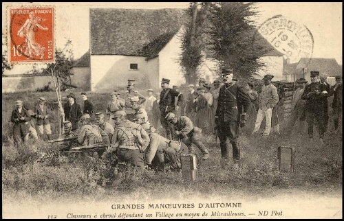 Grandes manœuvres d'automne. Chasseurs à cheval défendant un village au moyen de mitrailleuses