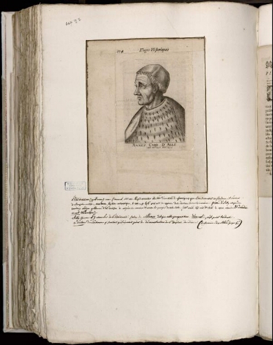 Annes Card. d’Alli. Great An° 1411, mort 1425 Portrait du cardinal Pierre d'Ailly, archevêque de Cambrai. Extr. de s "Eloges historiques", p. 104. Un texte est écrit à l’encre sous la gravure. Il débute comme suit : "d’Hilde nissen (Guillaume) carme flamand était avec Aegidius Cantor à la tête d’une secte de fanatiques que l’on découvrit en Flandre, et surtout à Bruxelles en 1411. (...) Pierre d’Ailly, archevêque de Cambray obligea Guillaume d’Hilde nissen à abjurer ... et arrêta les progrès de cette secte ..."