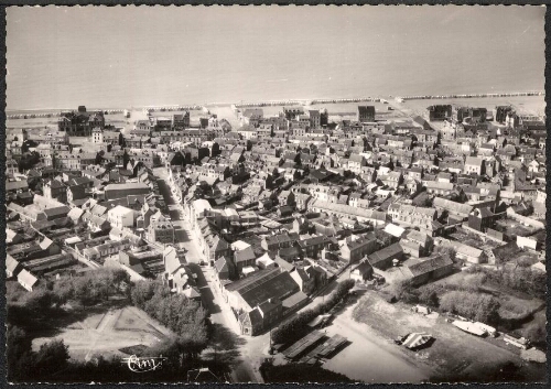 Cayeux-sur-Mer (Somme) : la ville et la plage, vue aérienne