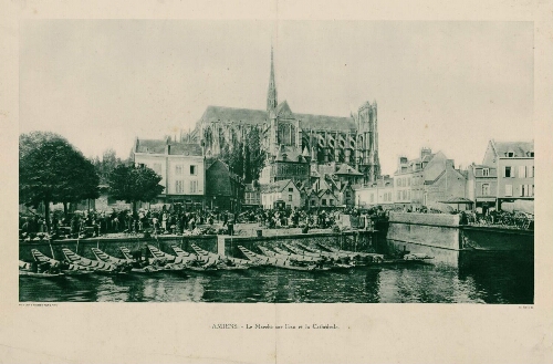 Amiens : le marché sur l'eau et la cathédrale.