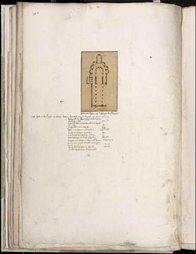 Plan de l'église de l’abbaye de Saint-Riquier. Ce plan est accompagné d’un texte écrit en de ssous à l’encre qui détaille les dimensions. Il commence comme suit : ‘Cette église a de longueur en de dans de puis le portail jusqu’à la grille du chœur 116 pieds’