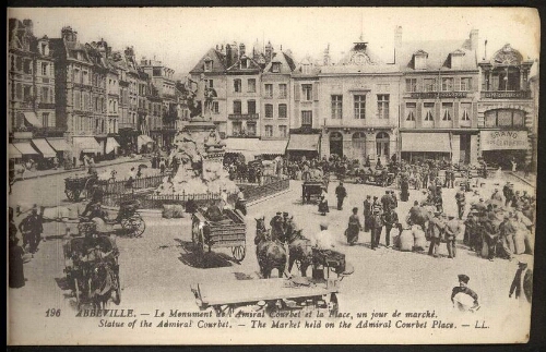 Abbeville. Le Monument de l'Amiral Courbet et la place, un jour de Marché.