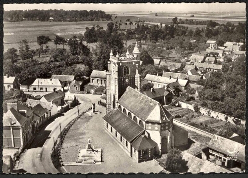 En avion au-dessus de …St-Blimont (Somme) : l'église et la place