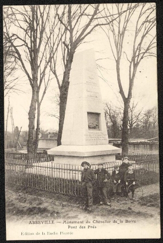 Abbeville. Monument du Chevalier de la Barre. Pont des Prés.