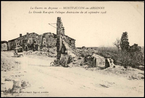 La Guerre en Argonne. Montfaucon-en-Argonne, la grande rue après l'attaque américaine du 26 septembre 1918