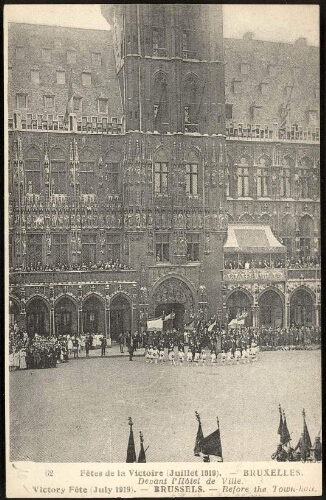 Fêtes de la Victoire. Bruxelles, devant l'hôtel de ville. Victory fête, Brussels, before the town hall